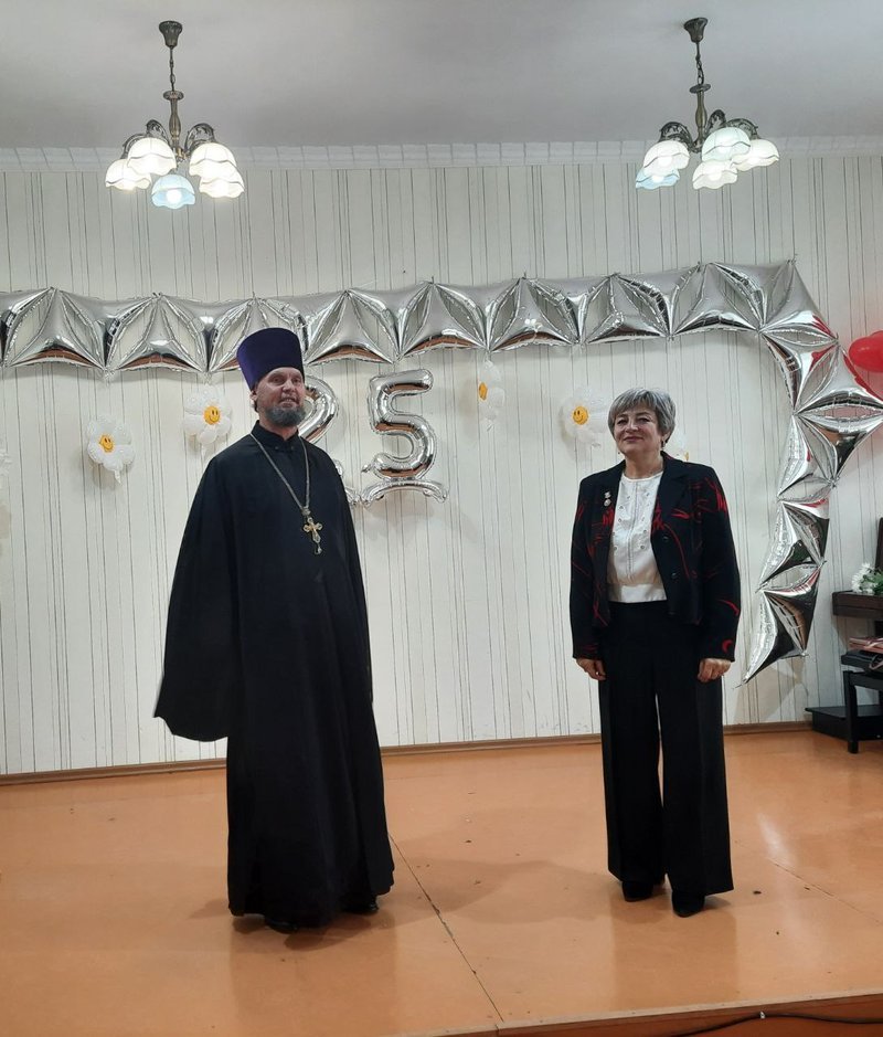 Протоиерей Вадим Шанаурин посетил торжество по случаю юбилея ГБУ РК «Первомайский районный центр для семьи, детей и молодежи»