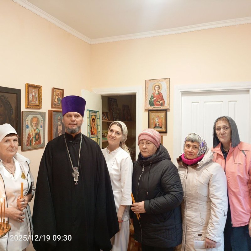 Молебен с акафистом святому Николаю в часовне в честь святителя Луки (Войно-Ясенецкого), архиепископа Крымского, находящейся на территории Первомайской РБ