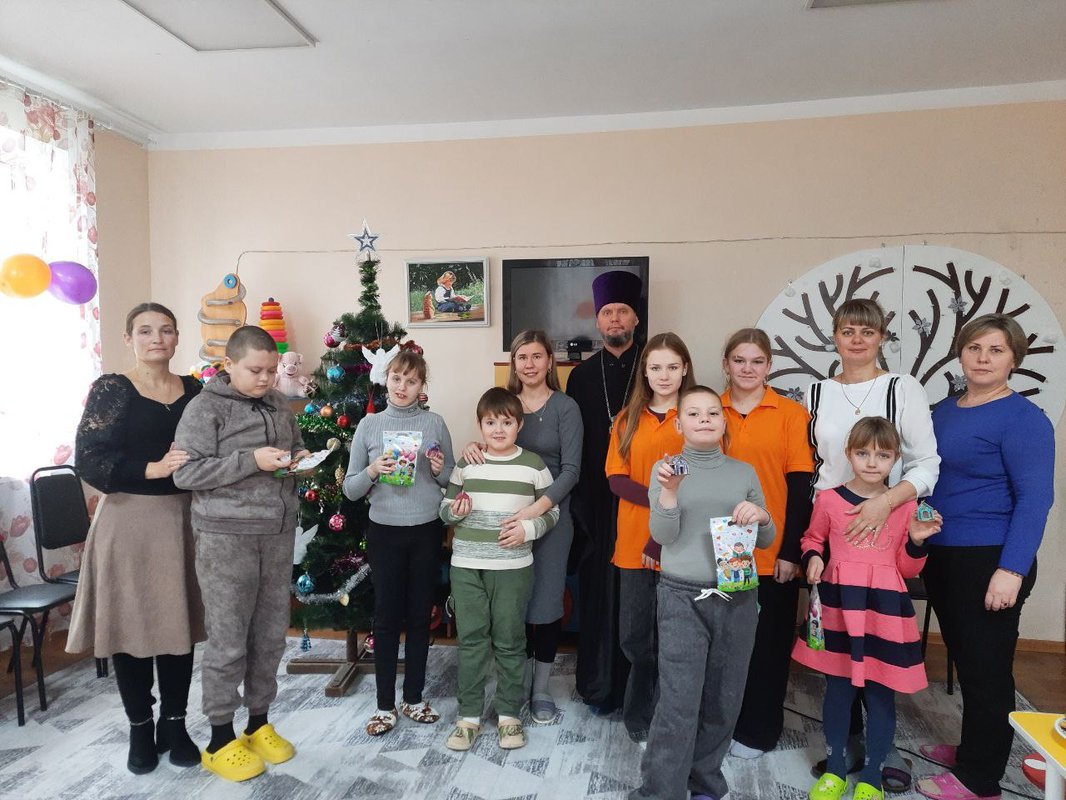 Праздничное мероприятие "К нам в гости пришел Святой Николай" в ЦСО Первомайского района