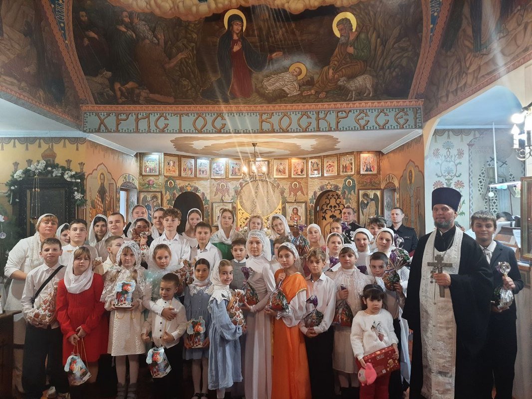 Праздничное Рождественское выступление воспитанников воскресной школы